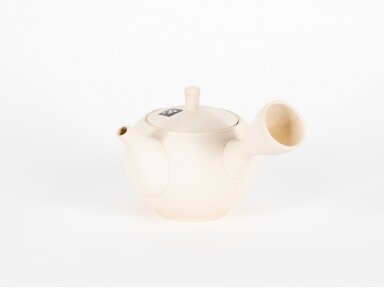 KYUSU TEAPOT MADE FROM WHITE CLAY KYUSU TEAPOT MADE FROM WHITE CLAY